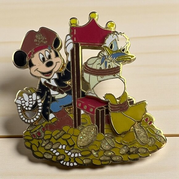 Disney Pin, Pirates of the Caribbean - Mickey and Donald Treasure Scene 2006 - Picture 1 of 5